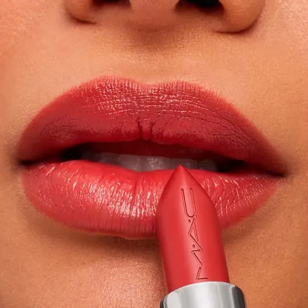 New M·A·Cximal Sleek Satin Lipstick Pintalabios
